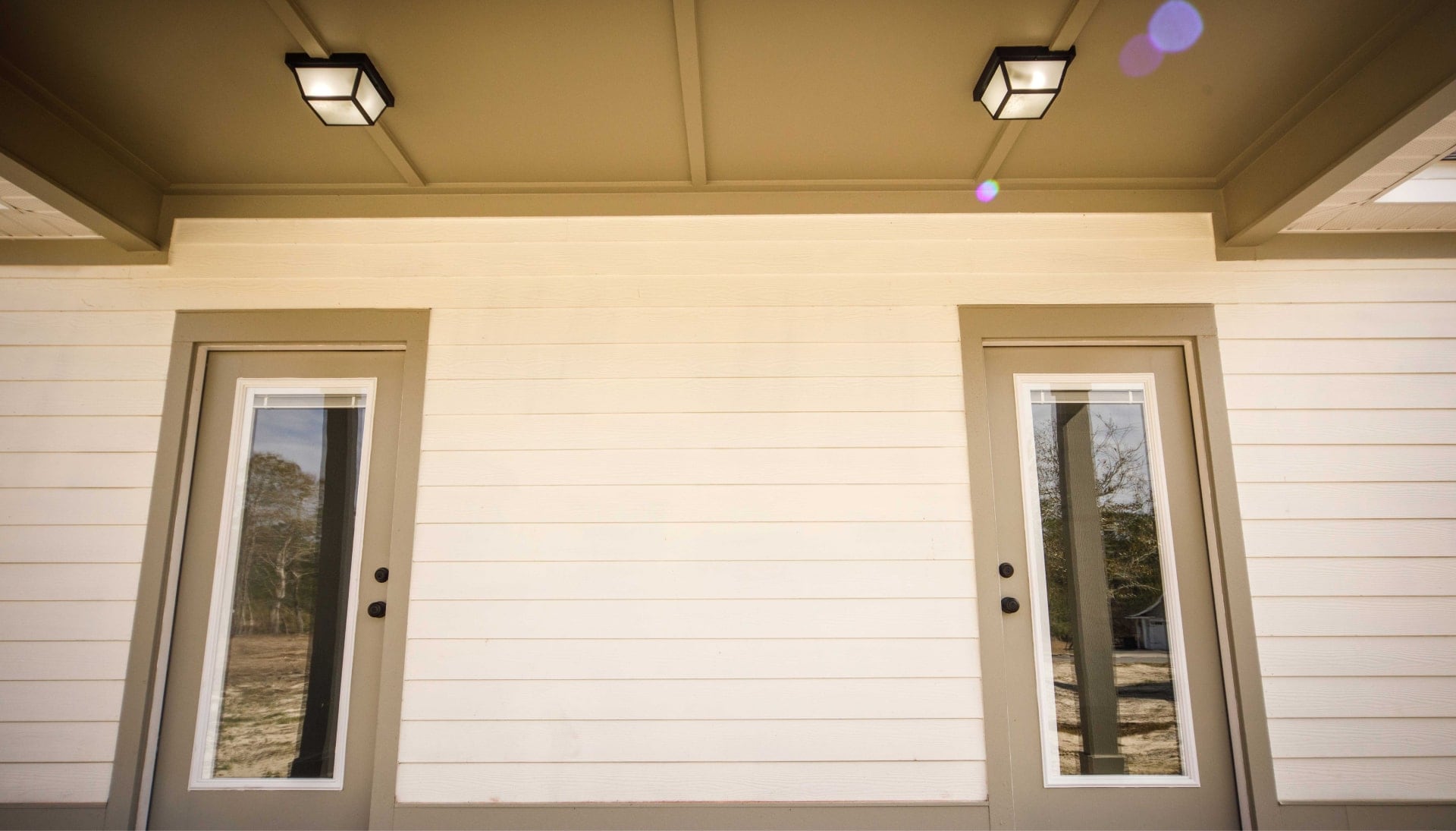 We offer siding services in Corpus Cumming, Georgia. Hardie plank siding installation in a front entry way.